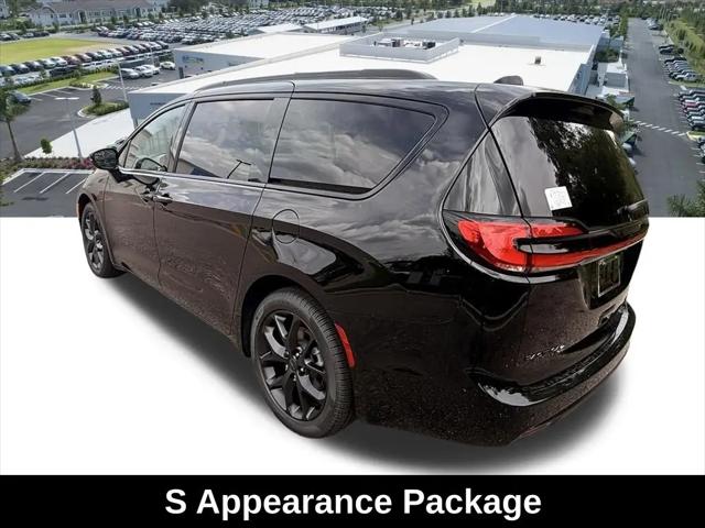2027 Chrysler Pacifica Limited