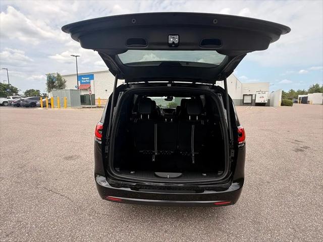 2027 Chrysler Pacifica Limited