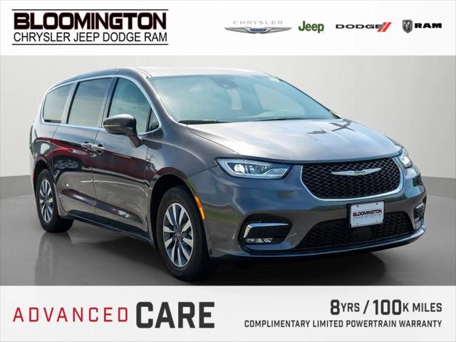 2022 Chrysler Pacifica Hybrid Touring L for sale in Bloomington, MN