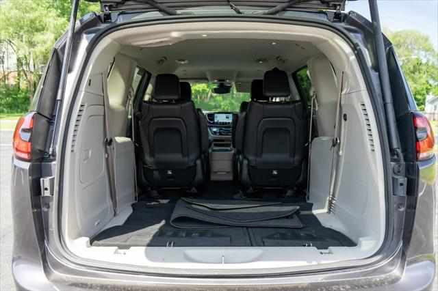 2022 Chrysler Pacifica Hybrid Touring L