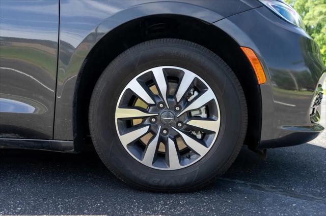 2022 Chrysler Pacifica Hybrid Touring L