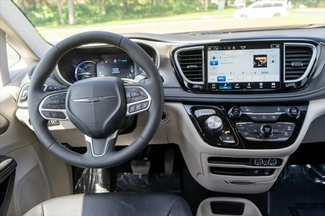 2022 Chrysler Pacifica Hybrid Touring L