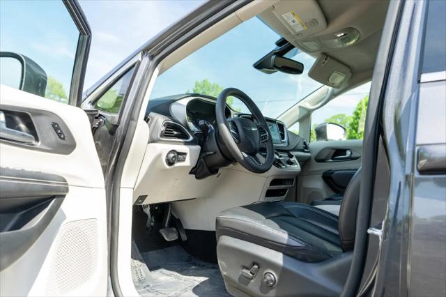 2022 Chrysler Pacifica Hybrid Touring L