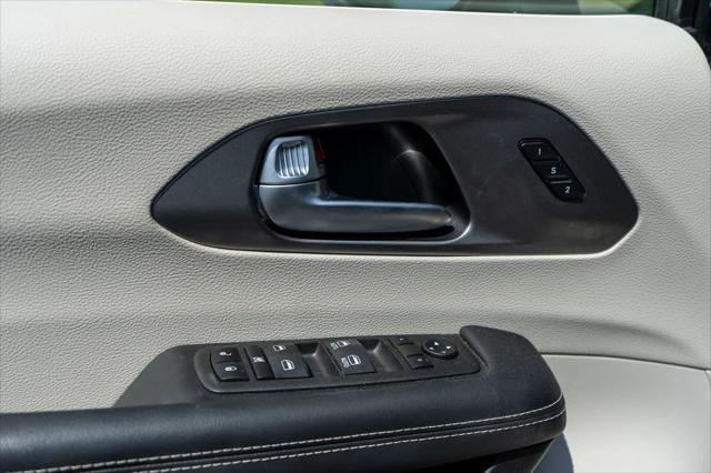 2022 Chrysler Pacifica Hybrid Touring L