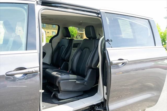 2022 Chrysler Pacifica Hybrid Touring L