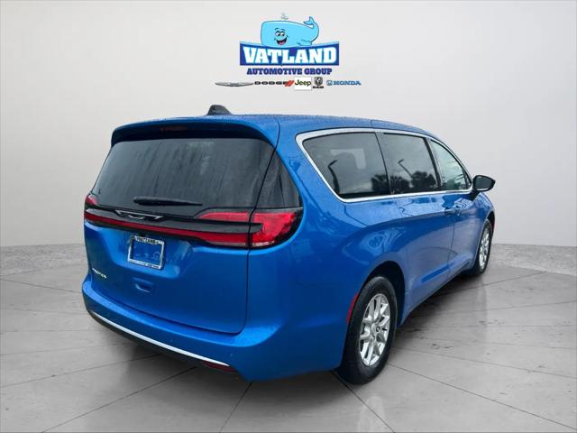 2027 Chrysler Pacifica Select
