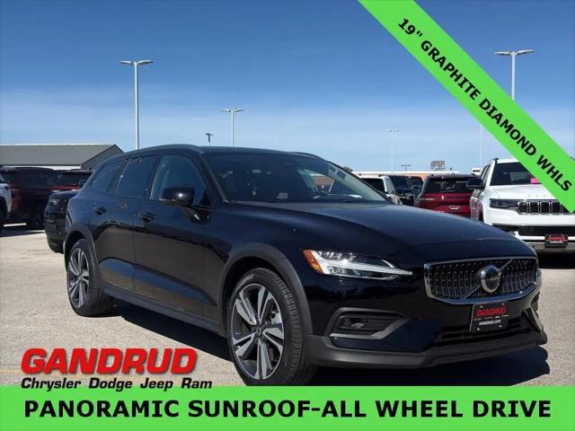 2025 Volvo V60 Cross Country Plus, B5 AWD Gas (mild hybrid) for sale in Green Bay, WI