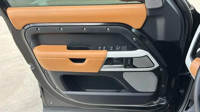 2024 Land Rover Defender 130 P400 X-Dynamic SE