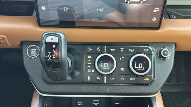 2024 Land Rover Defender 130 P400 X-Dynamic SE
