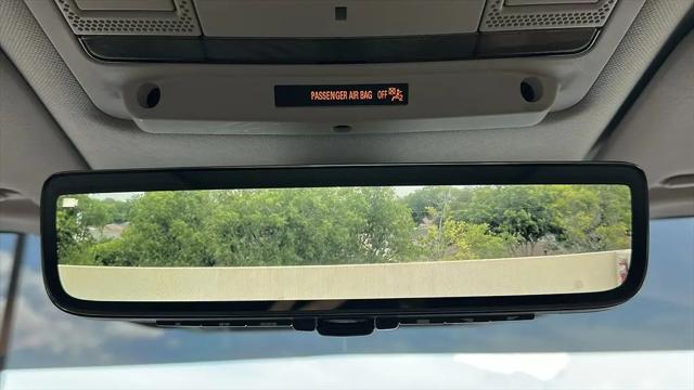 2024 Land Rover Defender 130 P400 X-Dynamic SE