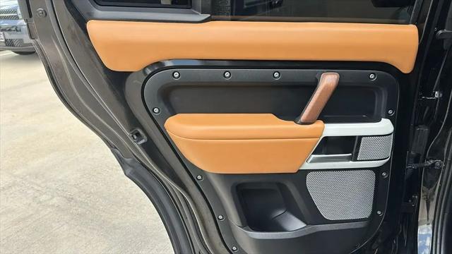 2024 Land Rover Defender 130 P400 X-Dynamic SE