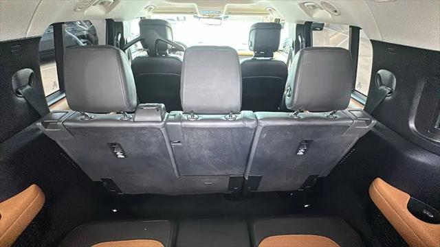 2024 Land Rover Defender 130 P400 X-Dynamic SE