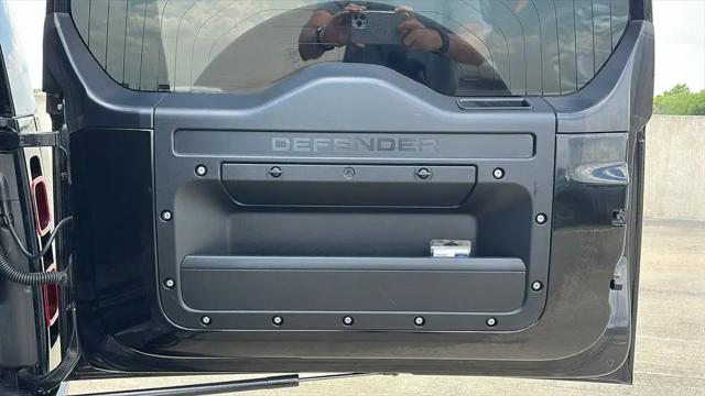 2024 Land Rover Defender 130 P400 X-Dynamic SE