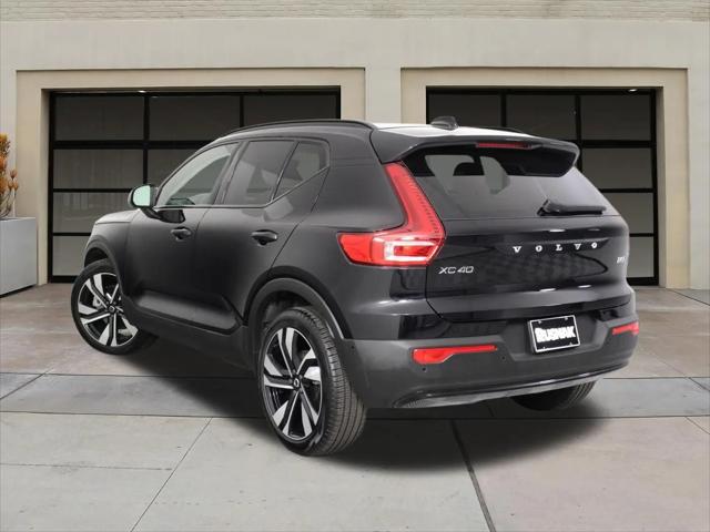 2025 Volvo XC40 B5 Plus Dark Theme