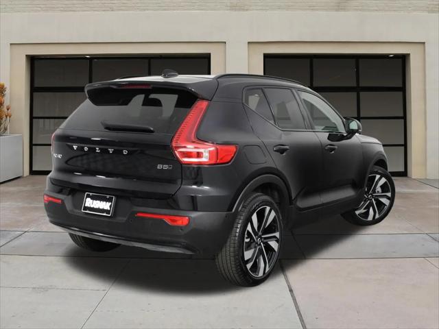 2025 Volvo XC40 B5 Plus Dark Theme