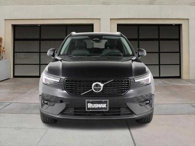 2025 Volvo XC40 B5 Plus Dark Theme