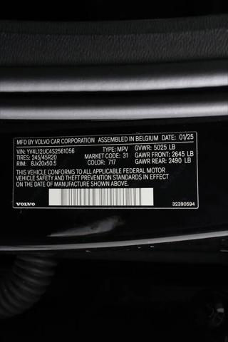 2025 Volvo XC40 B5 Plus Dark Theme