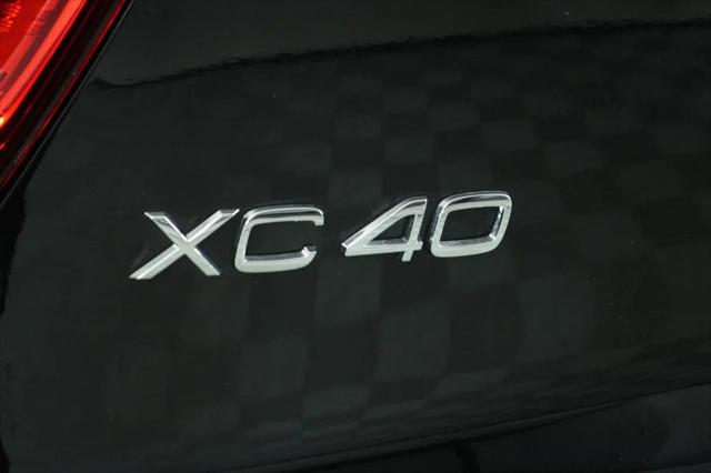 2025 Volvo XC40 B5 Plus Dark Theme