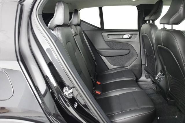2025 Volvo XC40 B5 Plus Dark Theme