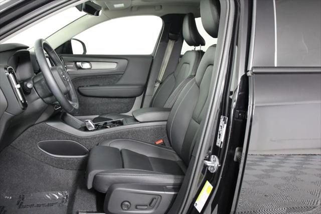 2025 Volvo XC40 B5 Plus Dark Theme