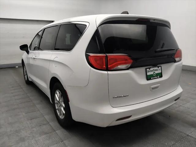 2023 Chrysler Voyager LX
