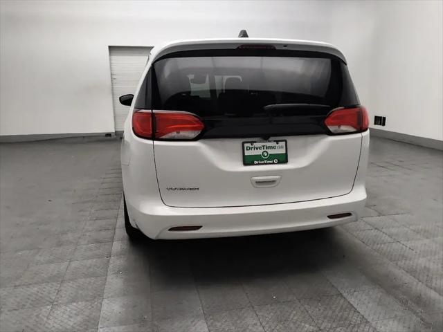 2023 Chrysler Voyager LX