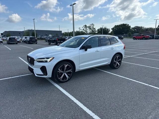2023 Volvo XC60 B5 Ultimate Dark Theme