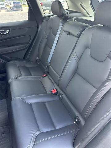 2023 Volvo XC60 B5 Ultimate Dark Theme