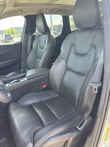 2023 Volvo XC60 B5 Ultimate Dark Theme
