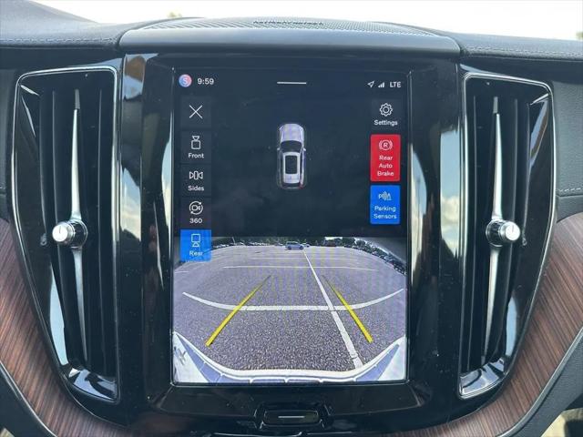 2023 Volvo XC60 B5 Ultimate Dark Theme