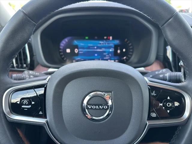 2023 Volvo XC60 B5 Ultimate Dark Theme