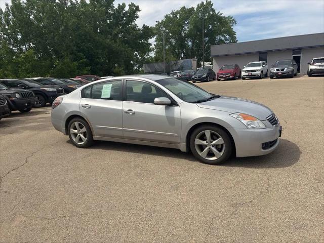 2009 Nissan Altima 3.5 SE for sale in Dubuque, IA