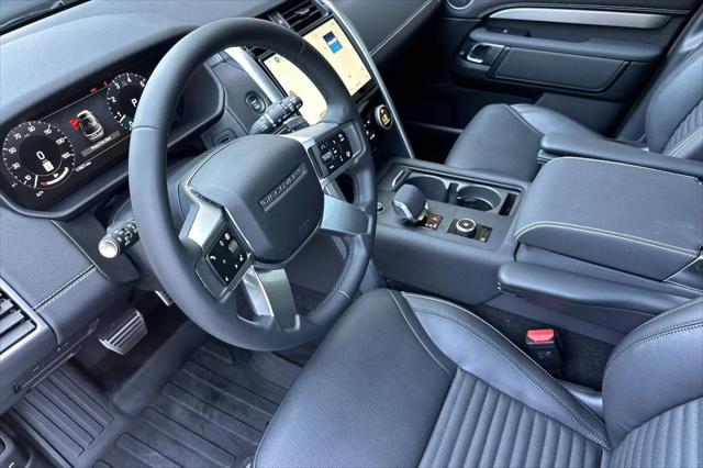 2025 Land Rover Discovery P300 Dynamic SE