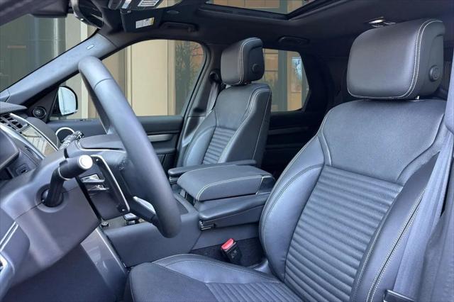 2025 Land Rover Discovery P300 Dynamic SE