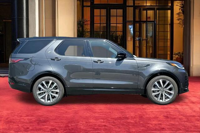 2025 Land Rover Discovery P300 Dynamic SE