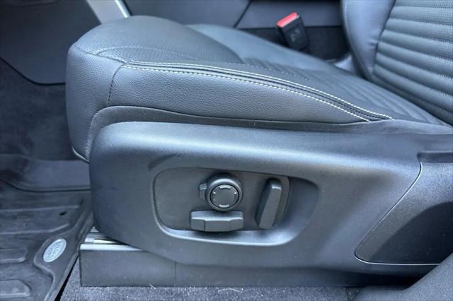2025 Land Rover Discovery P300 Dynamic SE