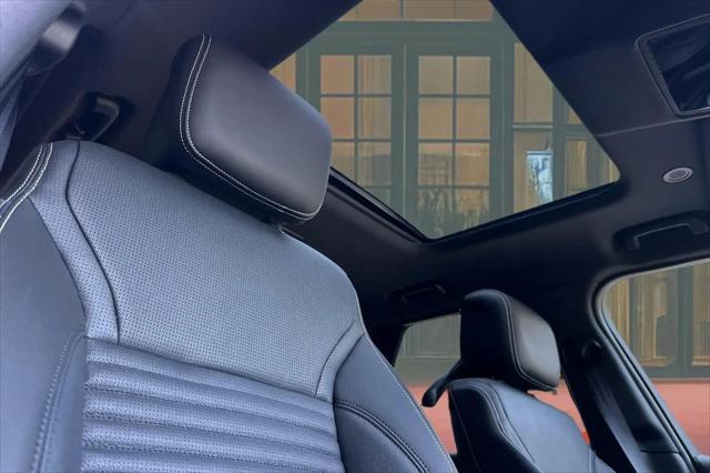2025 Land Rover Discovery P300 Dynamic SE
