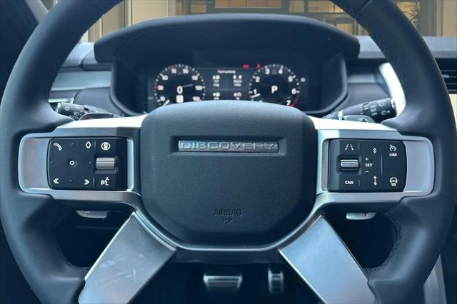 2025 Land Rover Discovery P300 Dynamic SE