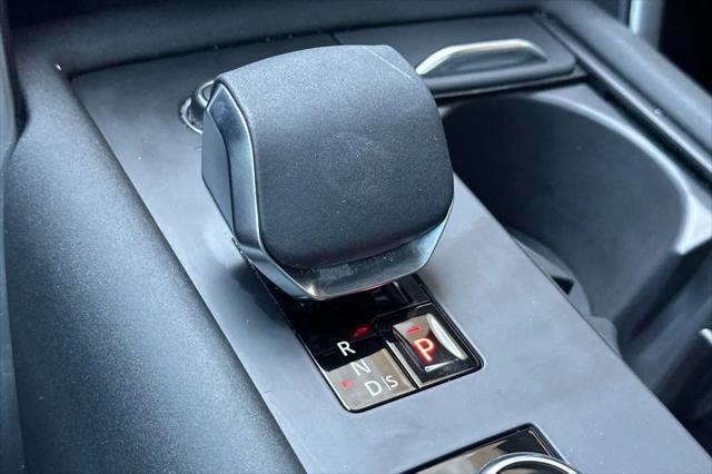 2025 Land Rover Discovery P300 Dynamic SE