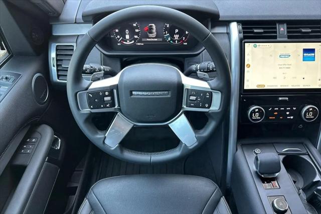 2025 Land Rover Discovery P300 Dynamic SE