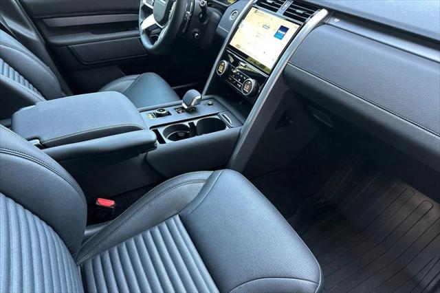 2025 Land Rover Discovery P300 Dynamic SE