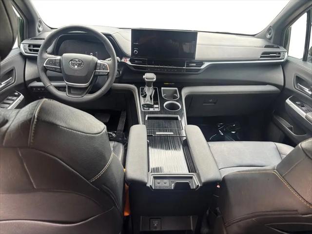 2025 Toyota Sienna Woodland Edition