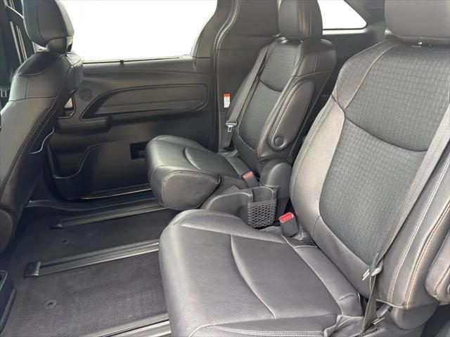 2025 Toyota Sienna Woodland Edition