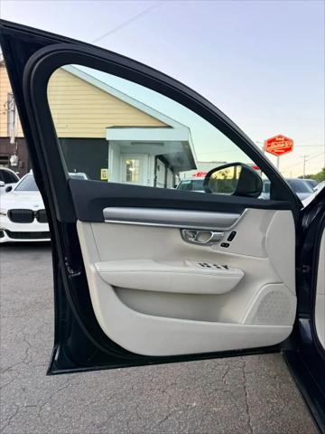 2017 Volvo S90 T6 Momentum