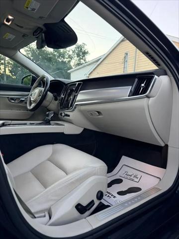 2017 Volvo S90 T6 Momentum