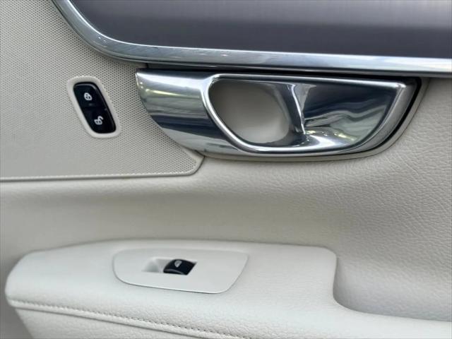 2017 Volvo S90 T6 Momentum