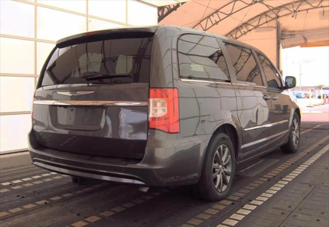 2015 Chrysler Town & Country S