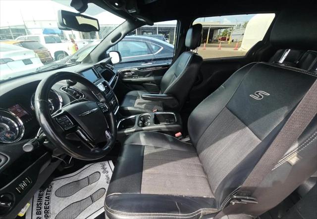 2015 Chrysler Town & Country S