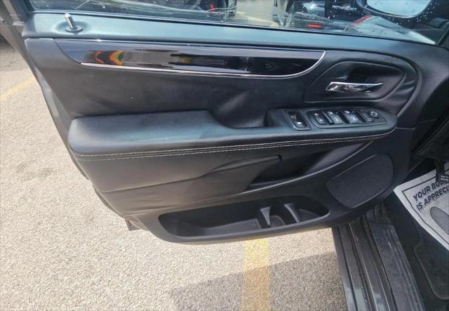2015 Chrysler Town & Country S
