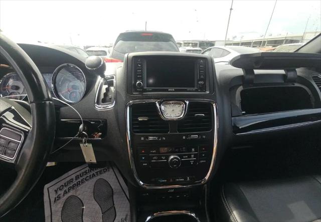 2015 Chrysler Town & Country S